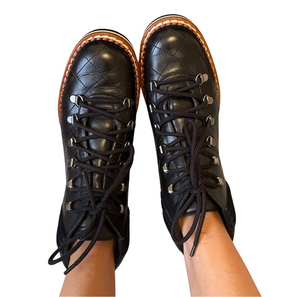 Chanel combat black leather quilted lace up boots - Picture 2 of 11